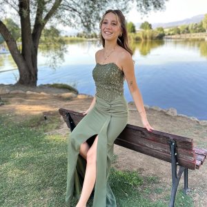 Straplez Üst Taşlı Asimetrik Kesim Önden Yırtmaçlı Uzun Elbise